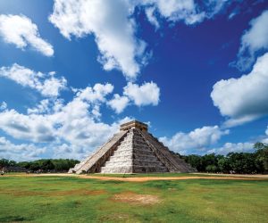 breathtaking-view-of-the-pyramid-in-the-archaeological-site-of-chichen-itza-in-yucatan-mexico